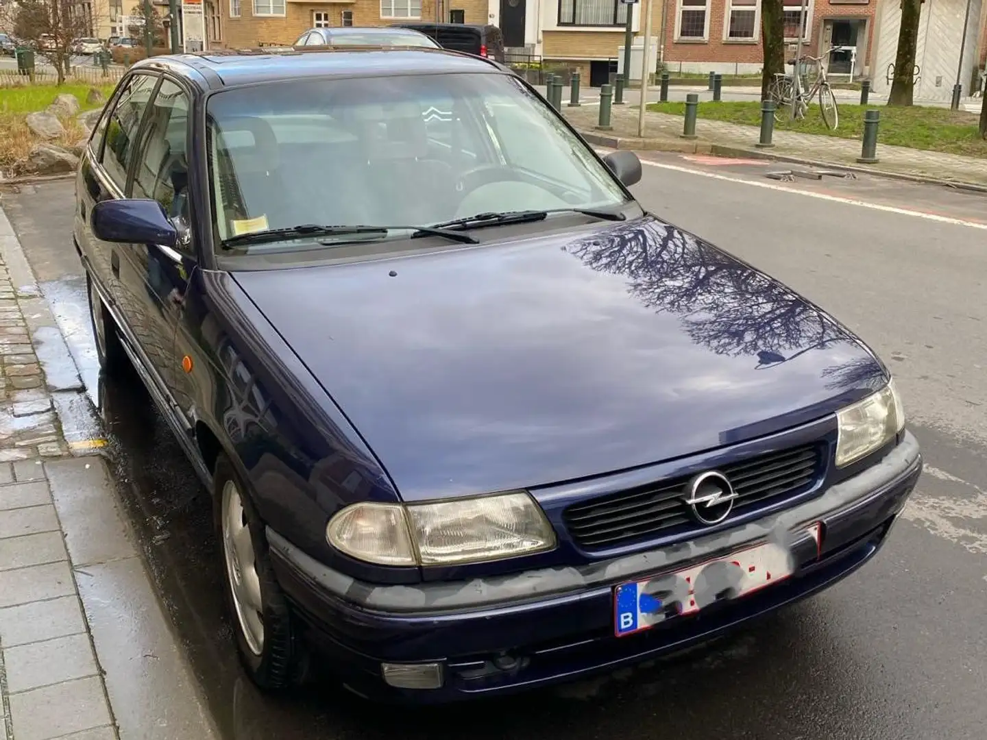 Opel Astra 1.4i NZ GL Bleu - 1