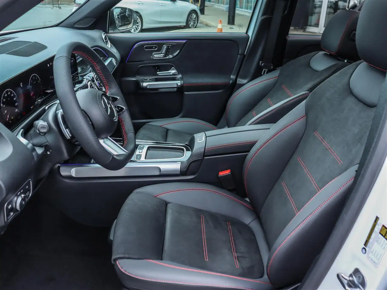 Mercedes-Benz GLB снимка Mercedes-Benz GLB