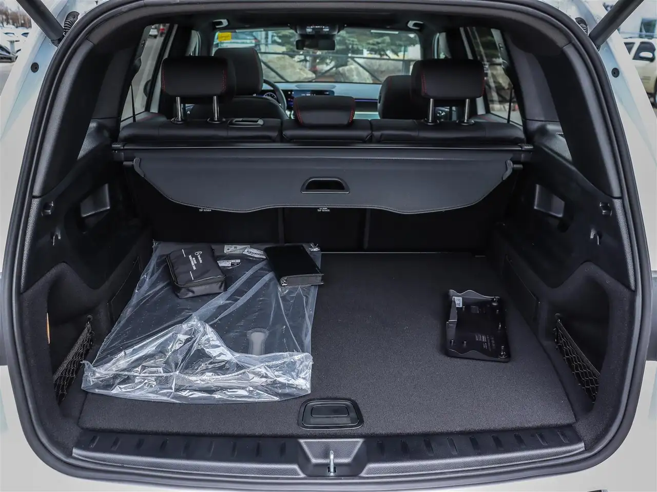 Mercedes-Benz GLB снимка Mercedes-Benz GLB