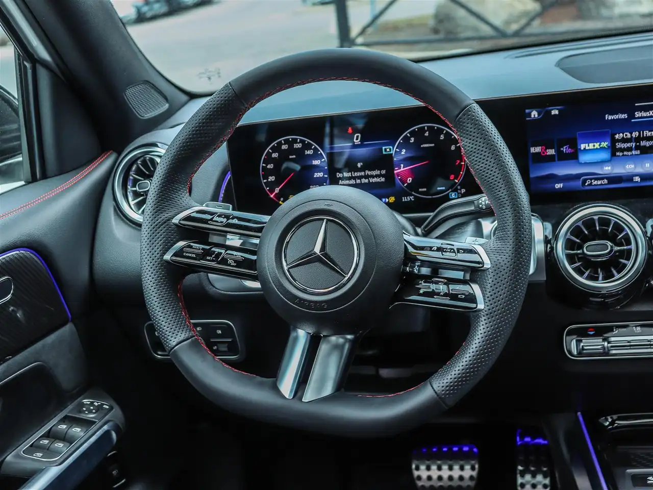 Mercedes-Benz GLB снимка Mercedes-Benz GLB