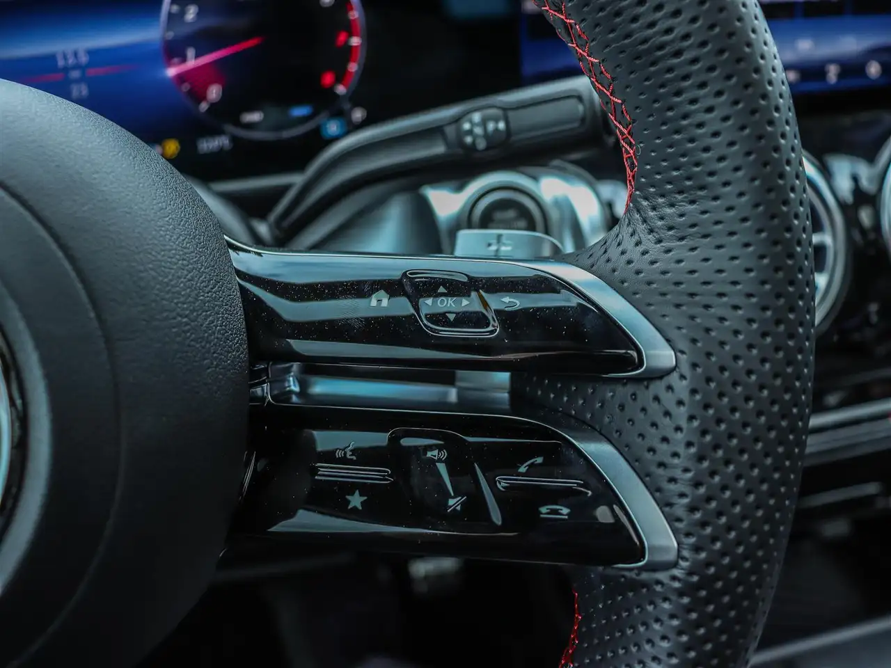 Mercedes-Benz GLB снимка Mercedes-Benz GLB