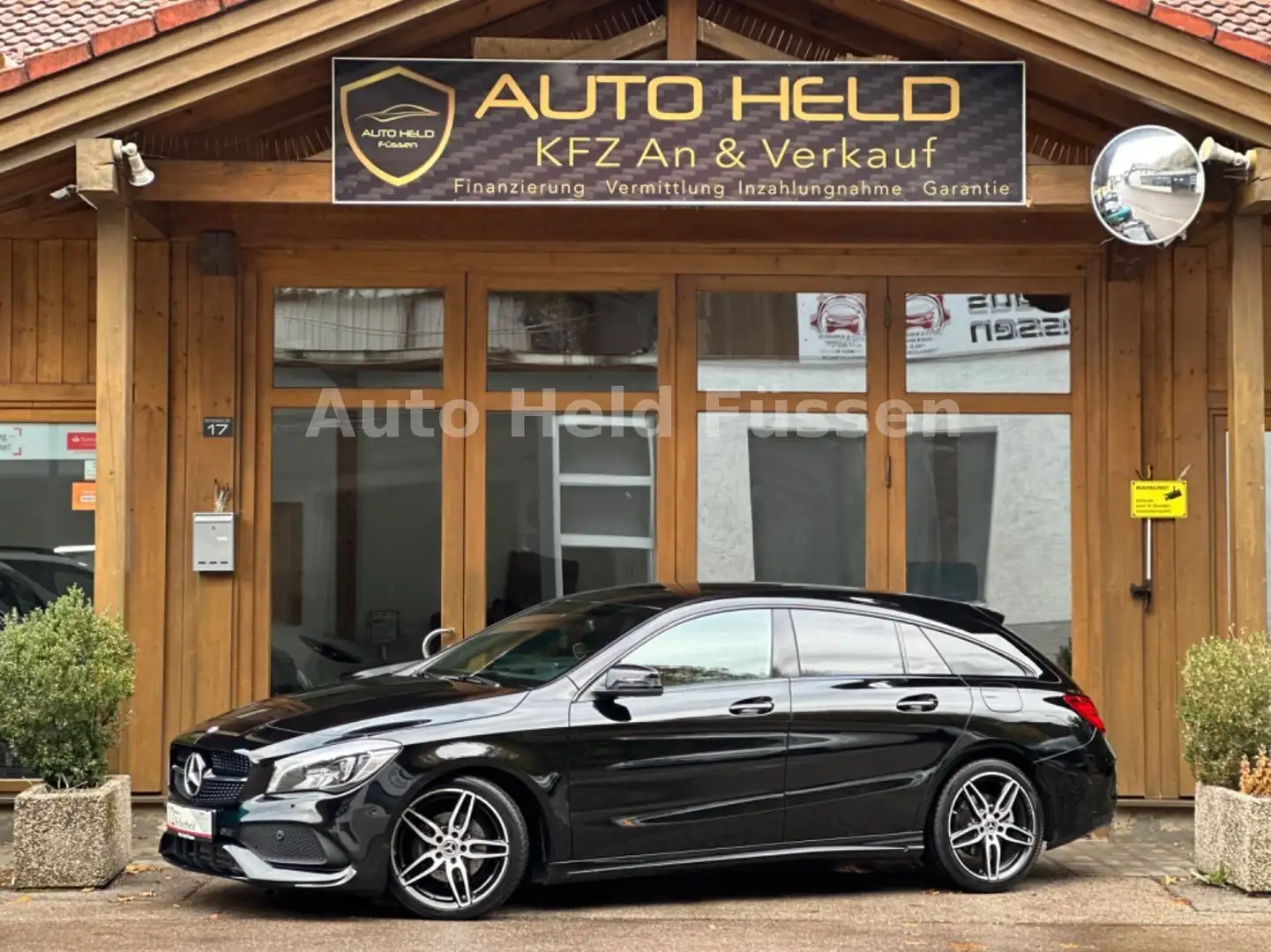 Mercedes-Benz CLA 200 CLA200 Shooting Brake AMG Night Navi LED 1.Hand Schwarz - 1