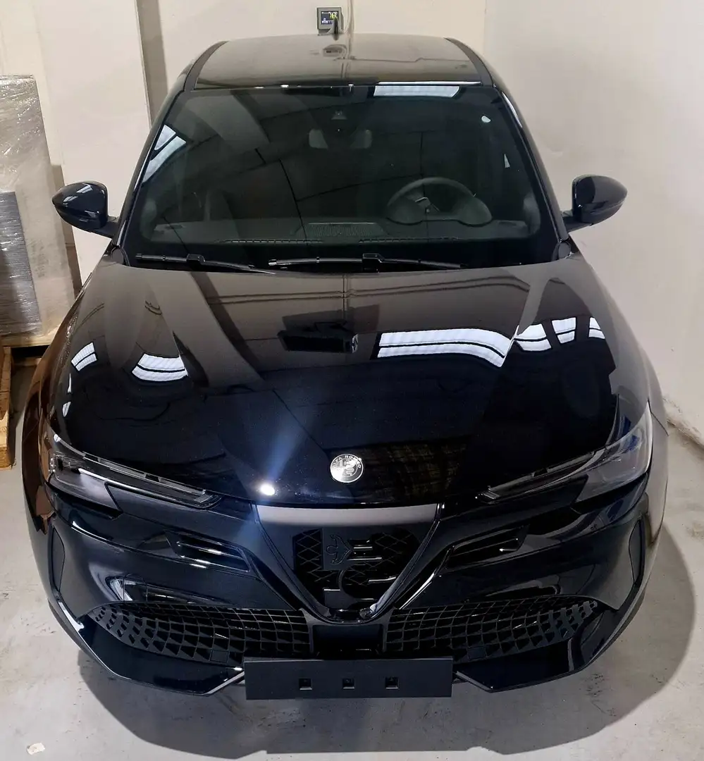 Alfa Romeo Junior 1.2 ibrida Speciale 136 (145) cv e-dct6 Schwarz - 2
