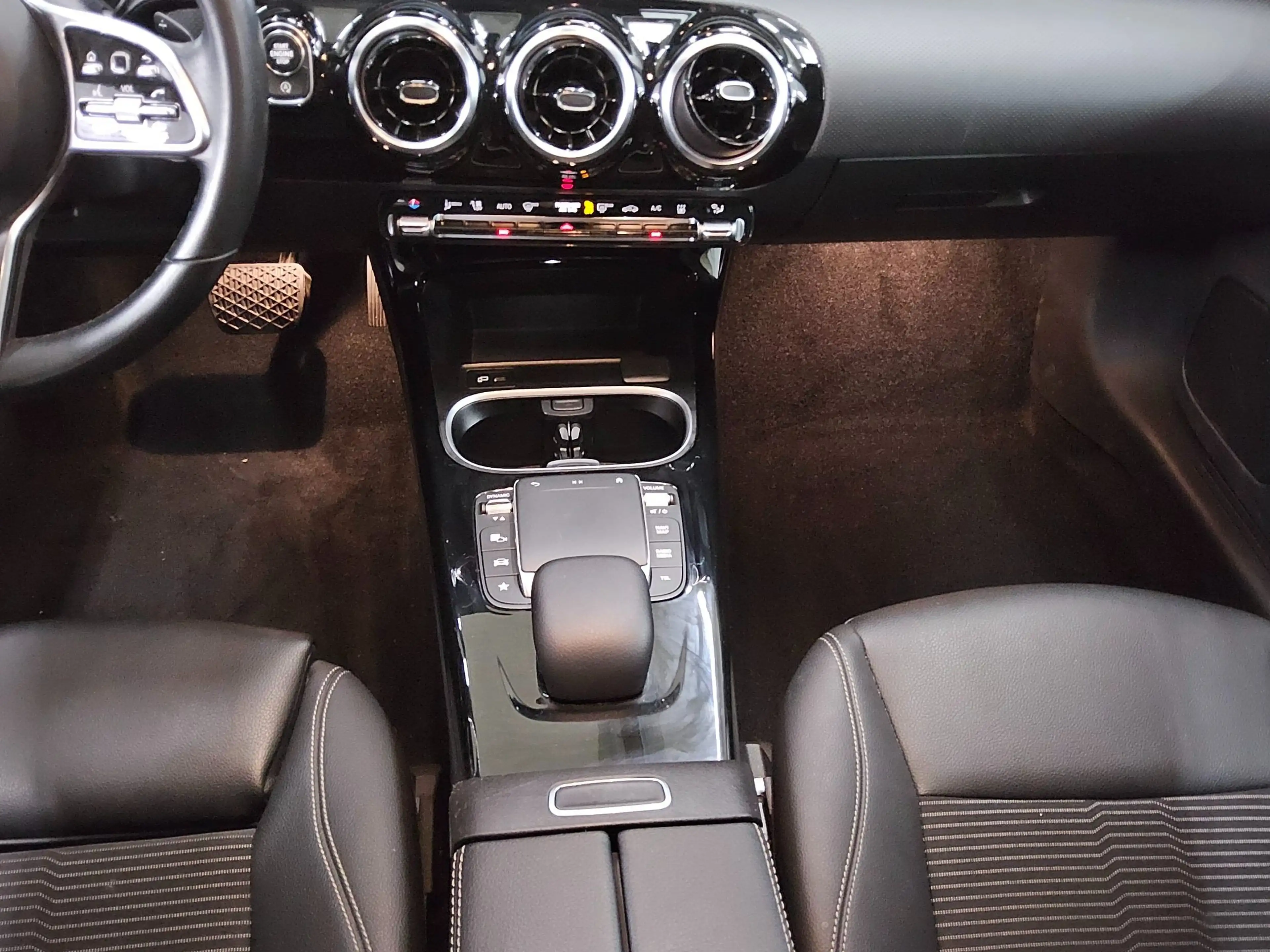 Mercedes-Benz CLA 220 SB d 4M Progressive Leder Navi LED AHK — photo 6