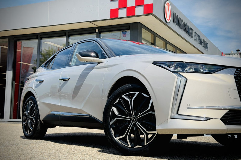 DS Automobiles DS 4 1.2 Rivoli / LEDER / CAMERA / ADAPTIEVE CRUISE — photo 3