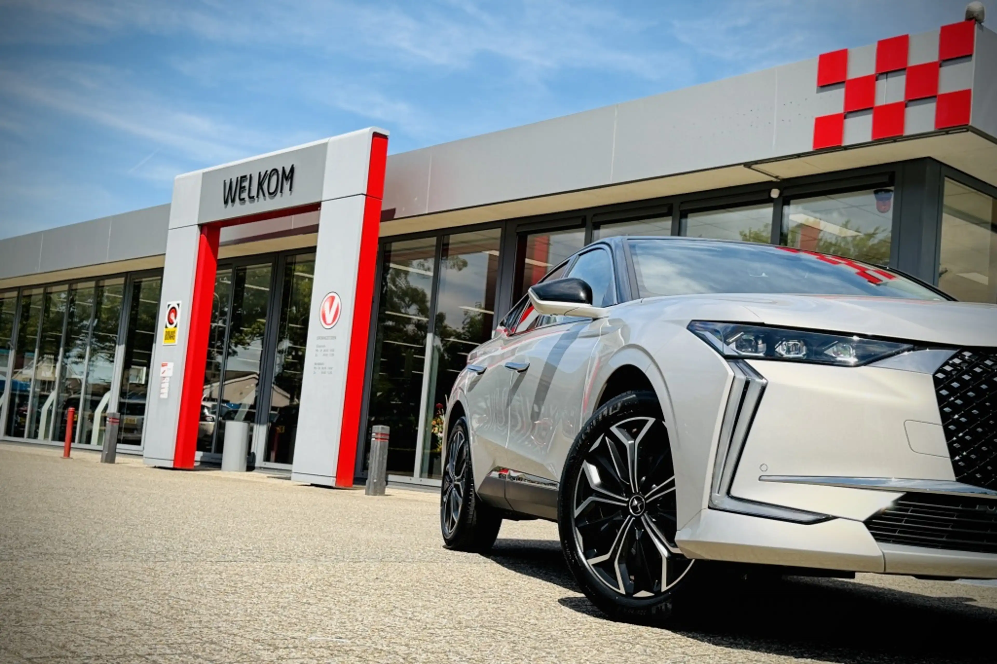 DS Automobiles DS 4 1.2 Rivoli / LEDER / CAMERA / ADAPTIEVE CRUISE — photo 4
