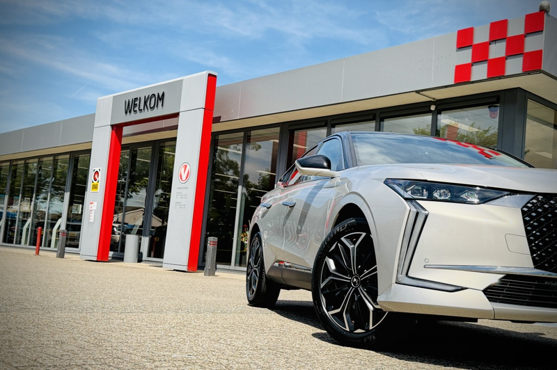DS Automobiles DS 4 1.2 Rivoli / LEDER / CAMERA / ADAPTIEVE CRUISE — photo 4