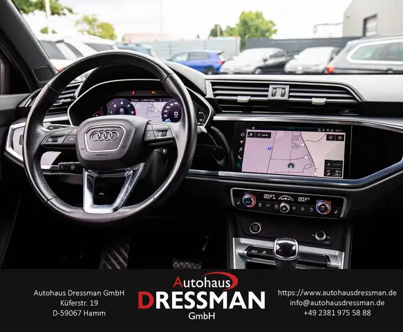 Audi Q3 view 14