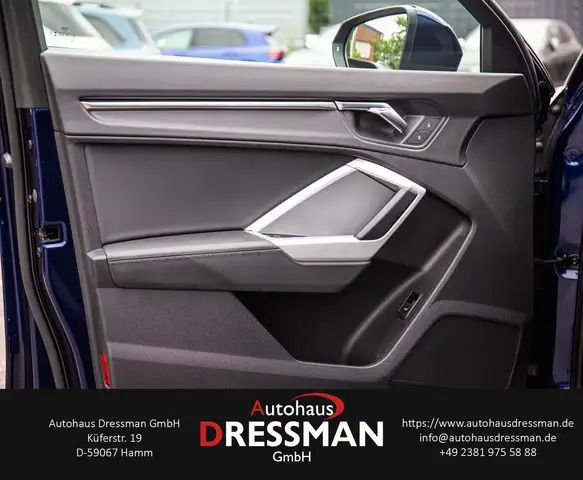 Audi Q3 view 9