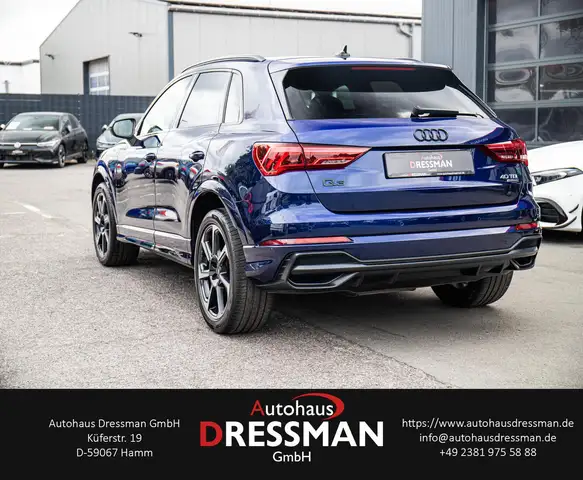Audi Q3 view 6
