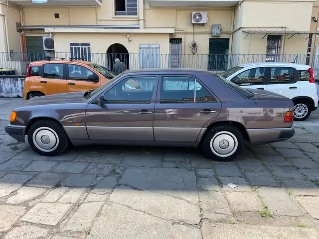 Mercedes-Benz 200