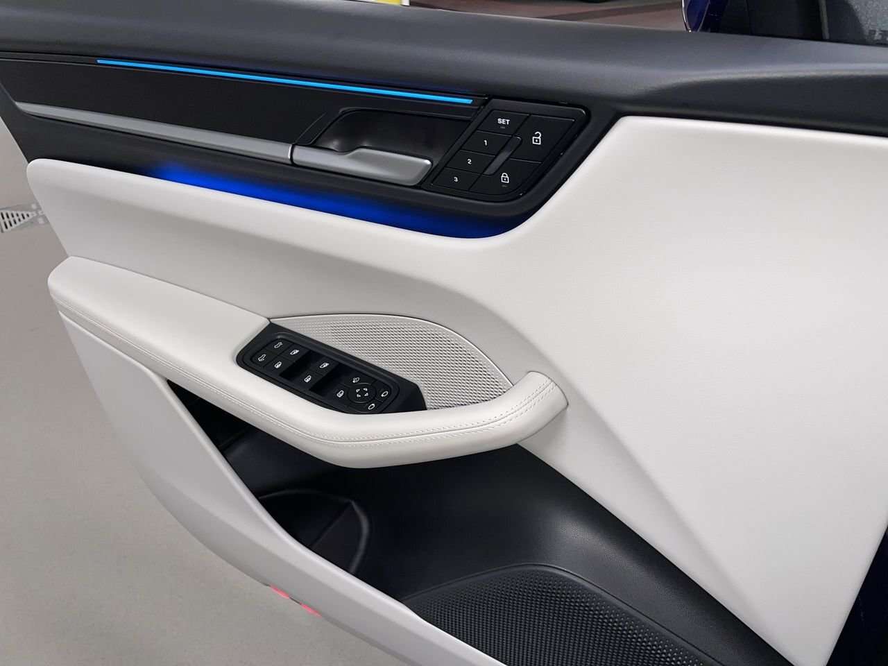 2024 Porsche Macan Electric 4 AWD | Local, No Accidents, 1 Owner | thumb 21