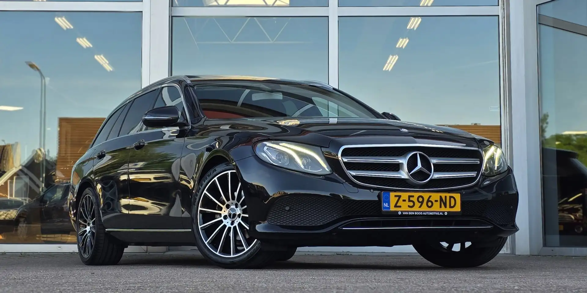 Mercedes-Benz E 200 Estate Ambition Luchtvering Led Trekhaak Schuif/ka Zwart - 2