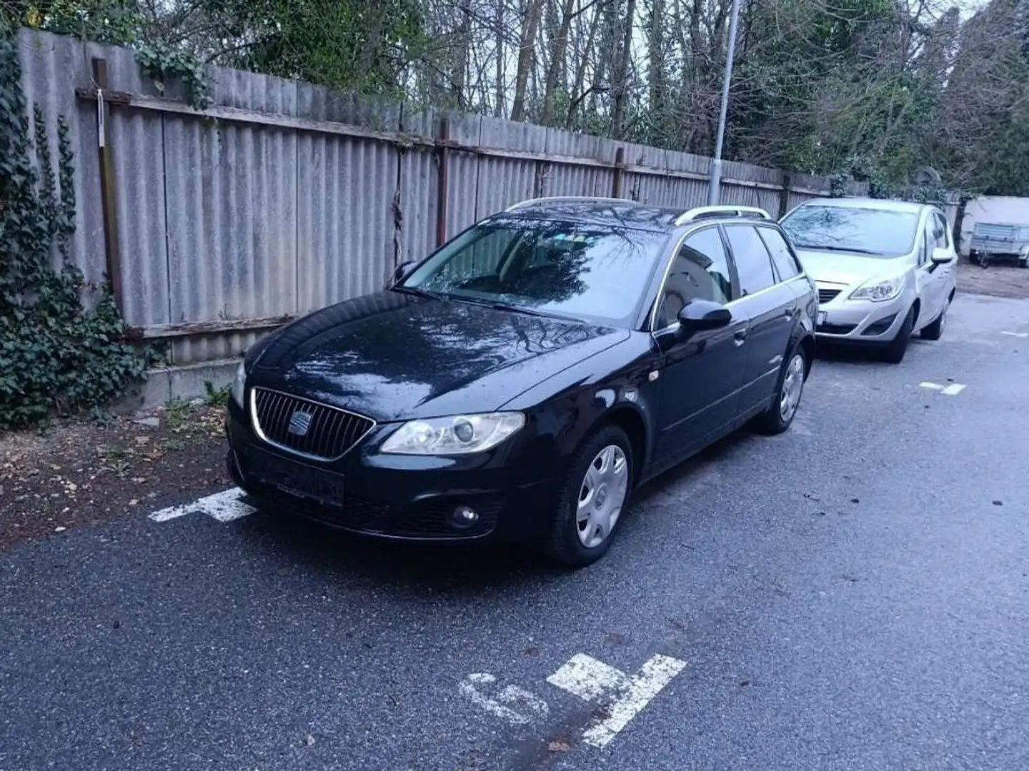 SEAT Exeo Exeo ST Chili 2,0 TDI CR Chili Schwarz - 1