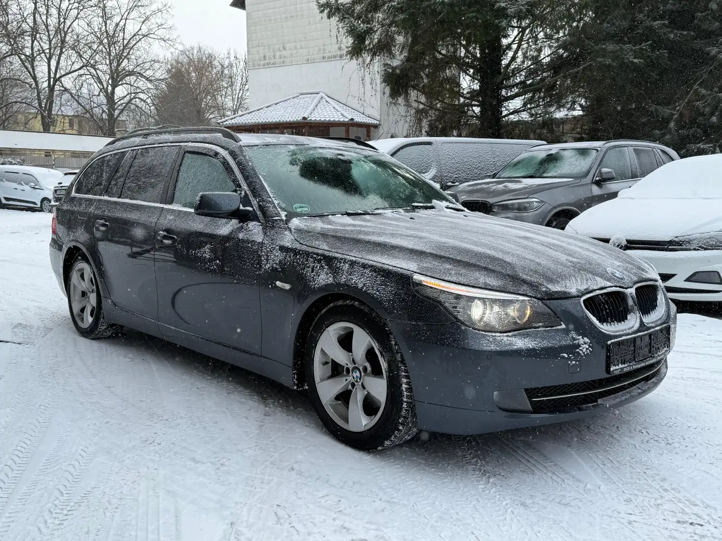 BMW 520 d LCI Touring XEN+NAV+SHZ+PDC+TEMP+GEPFLEGT+ Grau - 1
