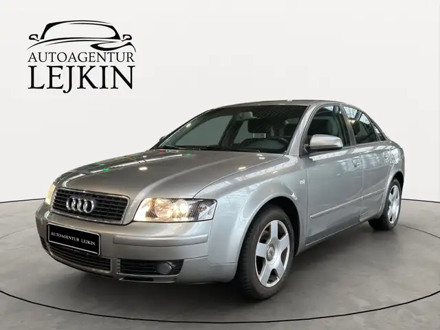 Audi A4 2.0*AUTOMATIK*LEDER*SHZ*ALLWETTER*TÜV NEU*