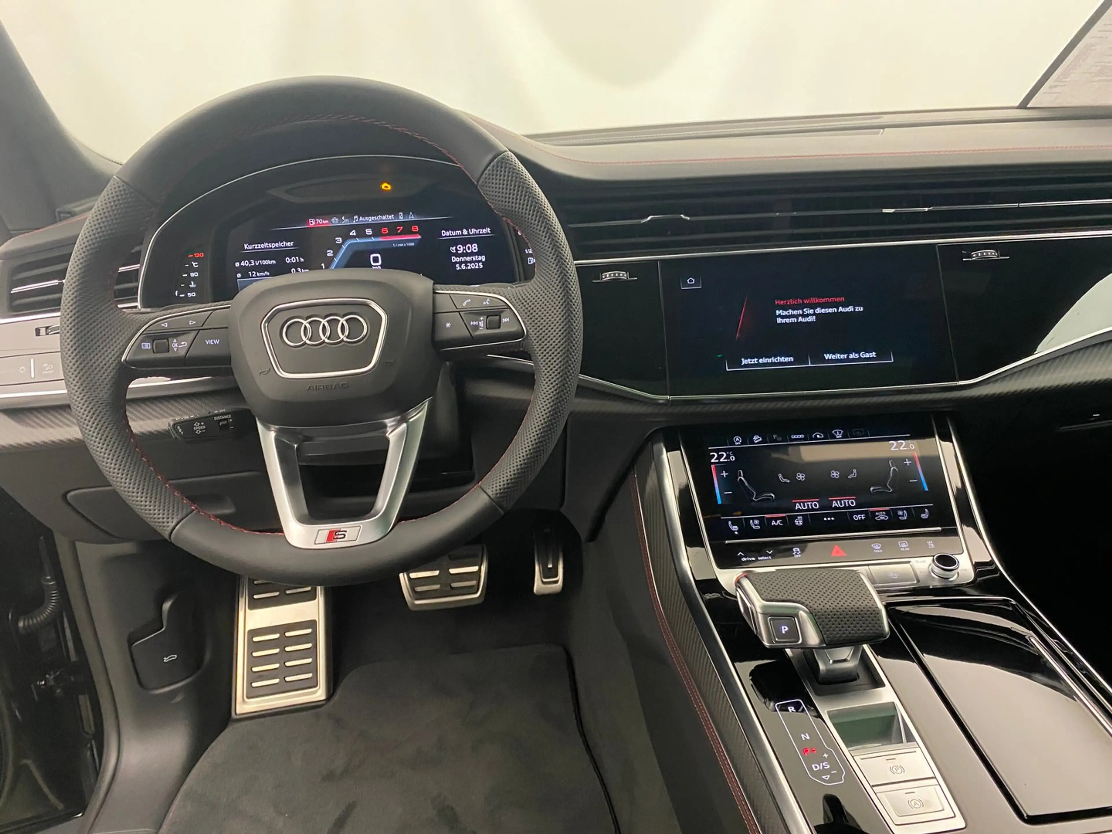 Audi SQ8 TFSI quattro — photo 12