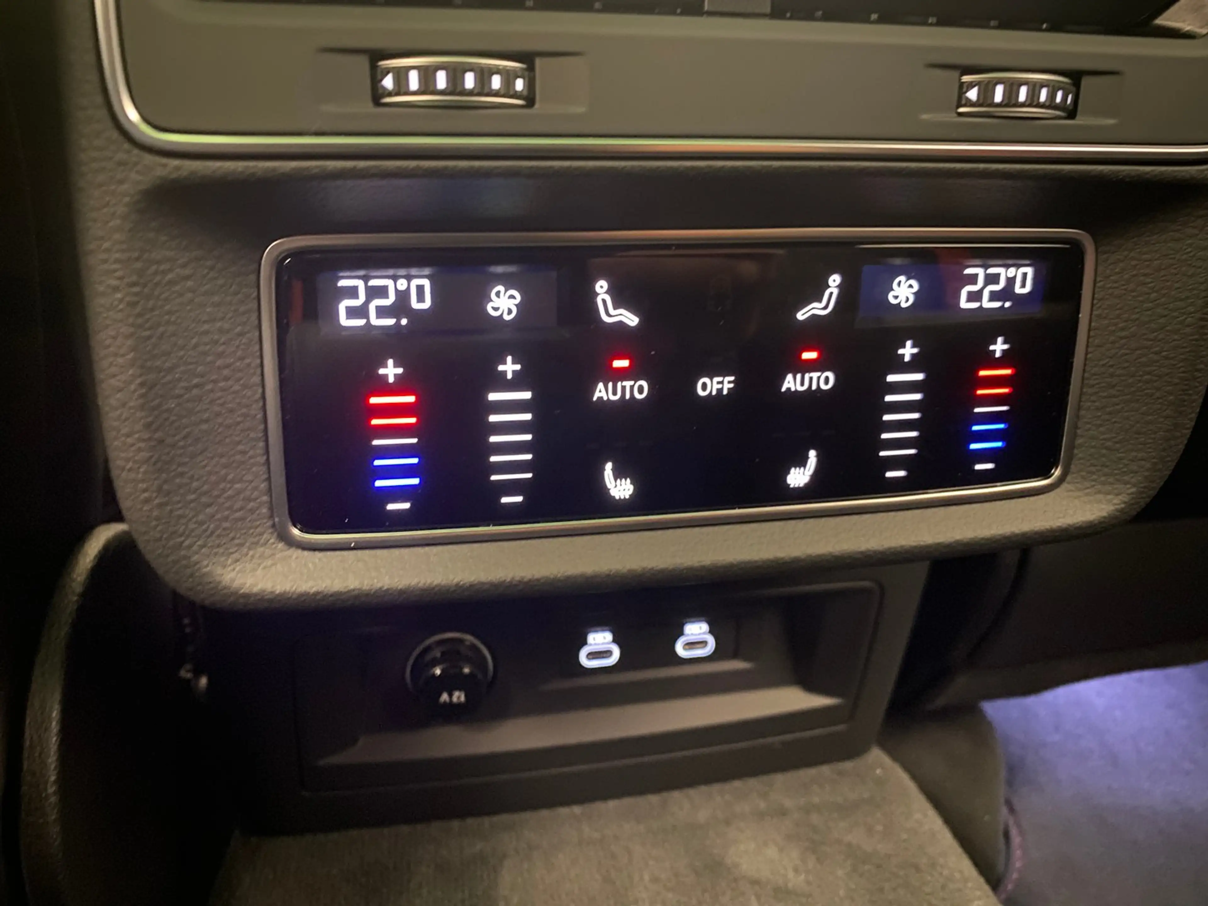 Audi SQ8 TFSI quattro — photo 15
