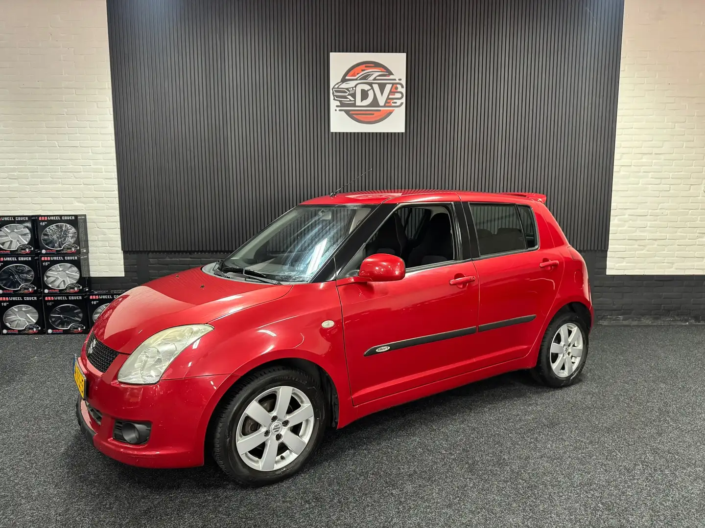 Suzuki Swift 1.3 Bandit, KEYLES, APPLE CAR PLAY, CLIMAT, SPORT Rood - 1