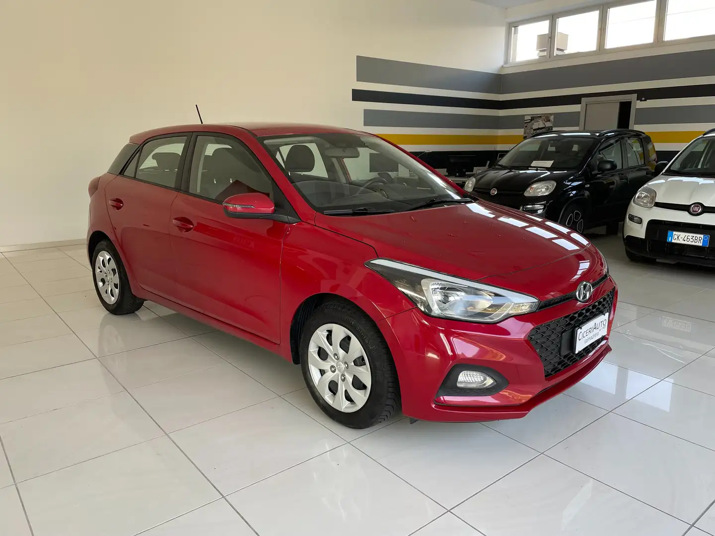 Hyundai i20 i20  5p 1.2 mpi Tech 75cv Rojo - 1