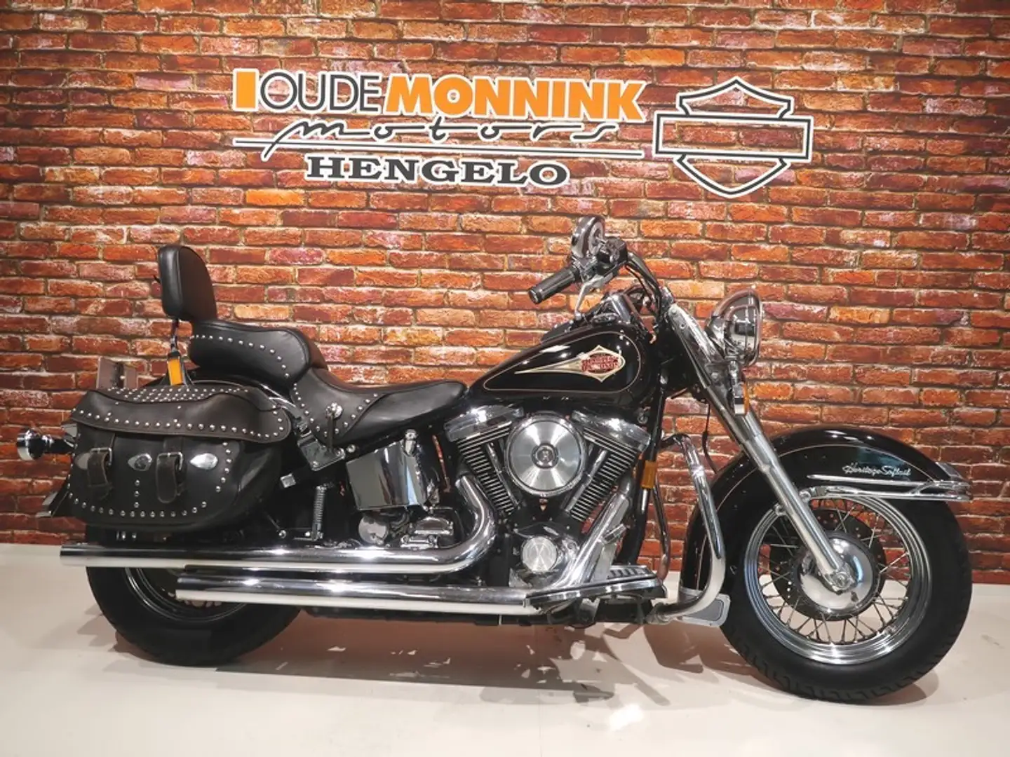 Harley-Davidson Heritage FLSTC Classic 1340 Zwart - 1