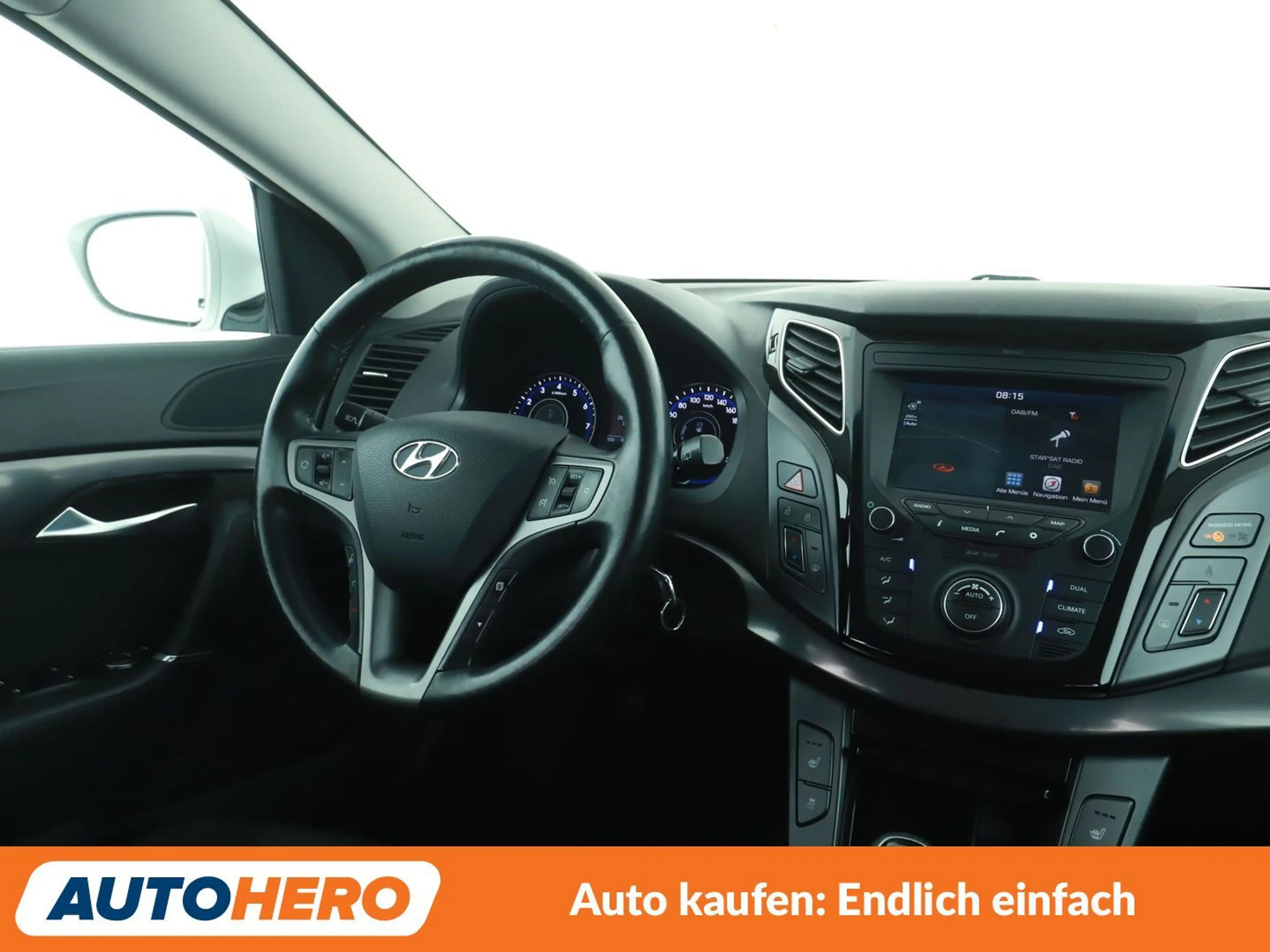 Hyundai i40 1.6 Trend Blue *NAVI*CAM*TEMPO*SHZ*ALU*KLIMA* — photo 13