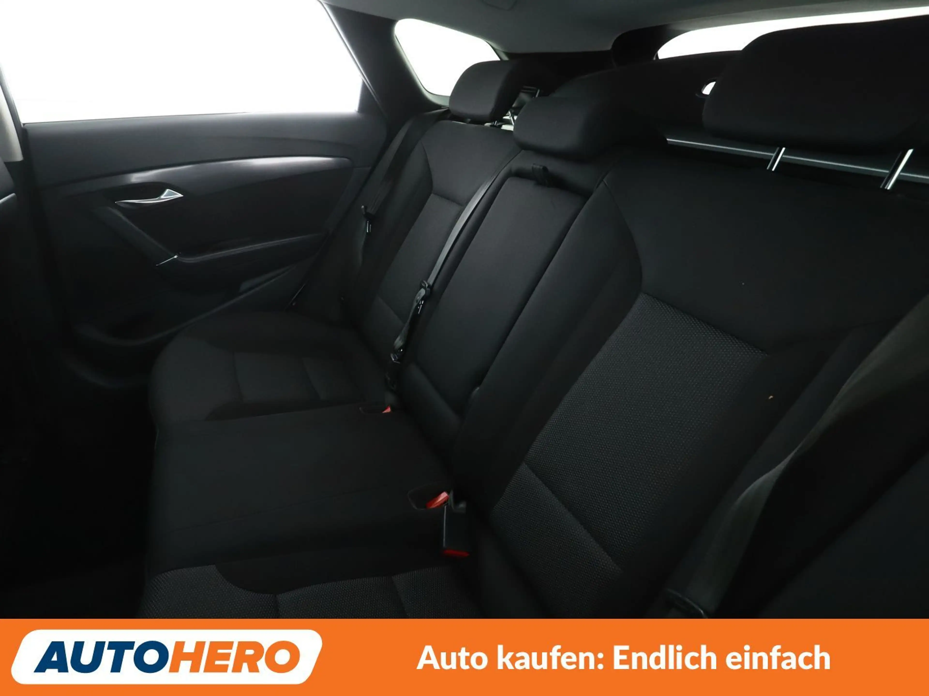 Hyundai i40 1.6 Trend Blue *NAVI*CAM*TEMPO*SHZ*ALU*KLIMA* — photo 14