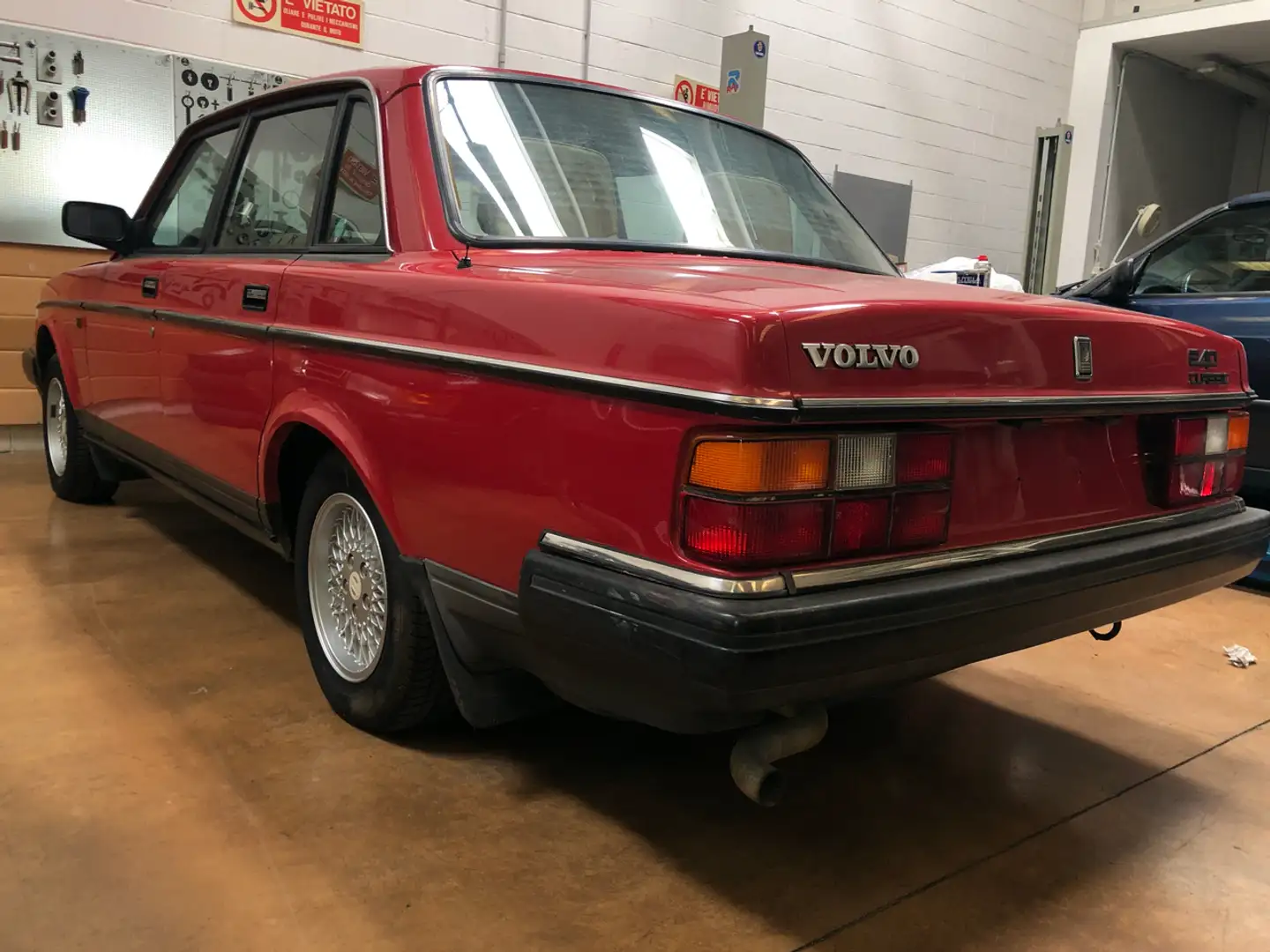 Volvo 240 2.3i cat CLASSIC Rosso - 2