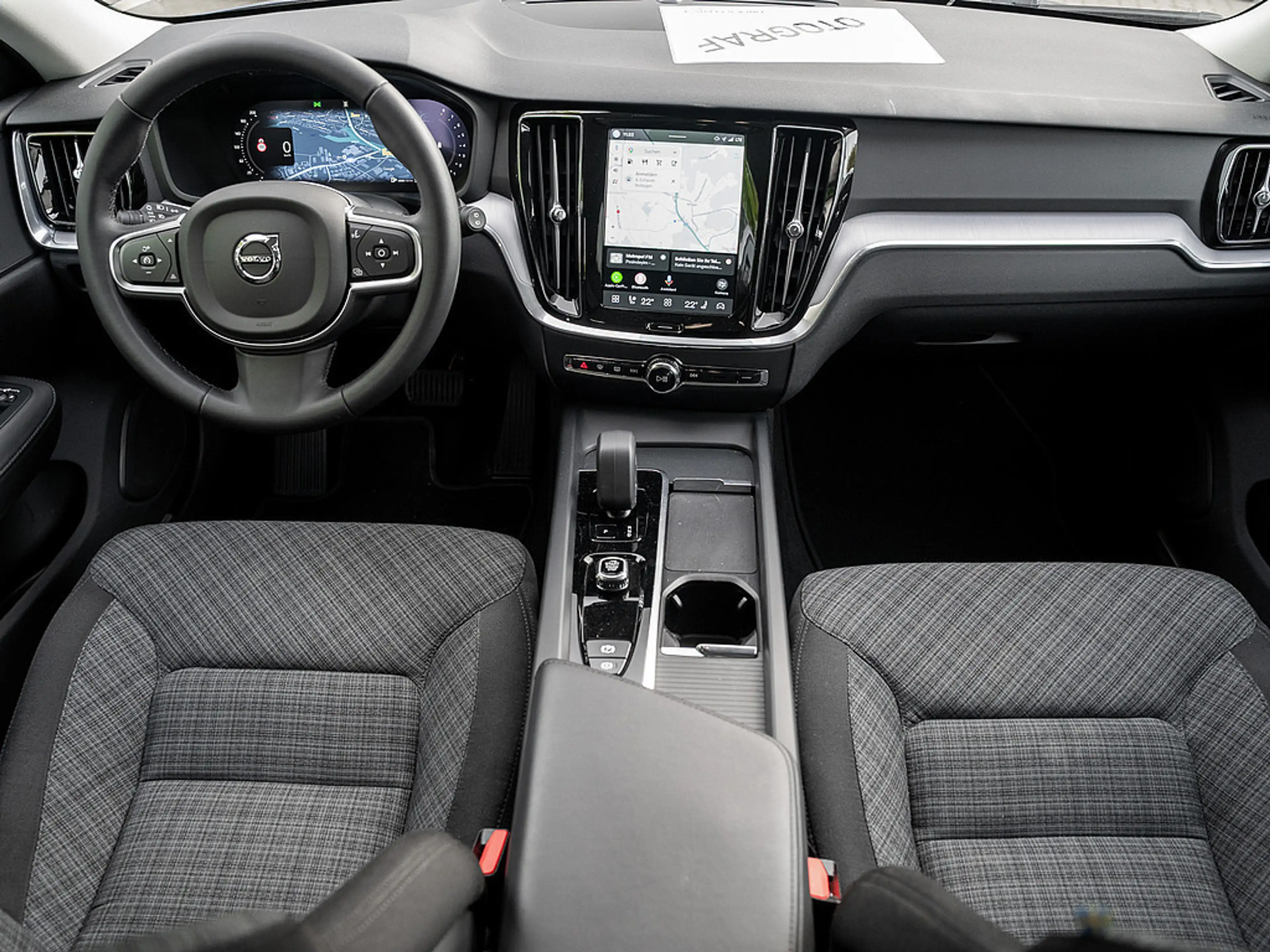 Volvo V60 B3 Core STANDHEIZUNG ACC KAMERA LED — photo 9
