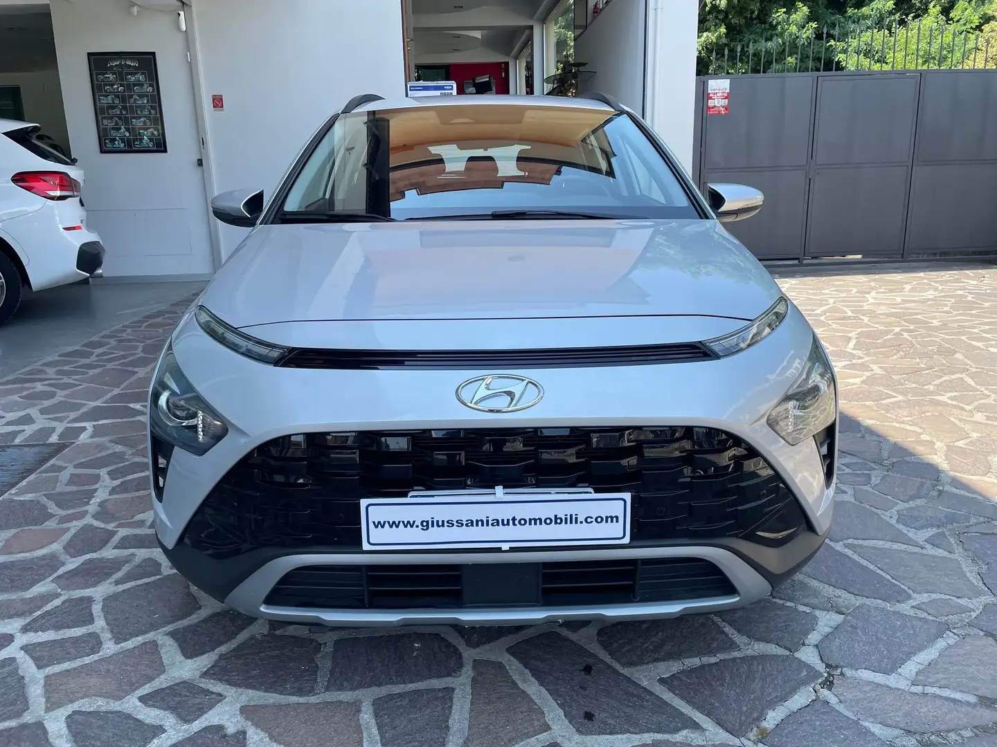Hyundai BAYON 1.2 mpi Xline UNICO PROPRIETARIO OK NEOPATENTATI Argento - 2
