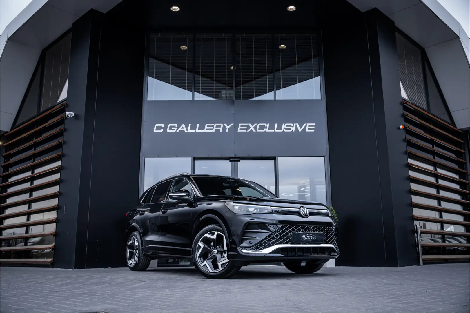 Volkswagen Tiguan 1.5 eTSI R-Line Edition - R Line 150PK | ACC | Mas Zwart - 1