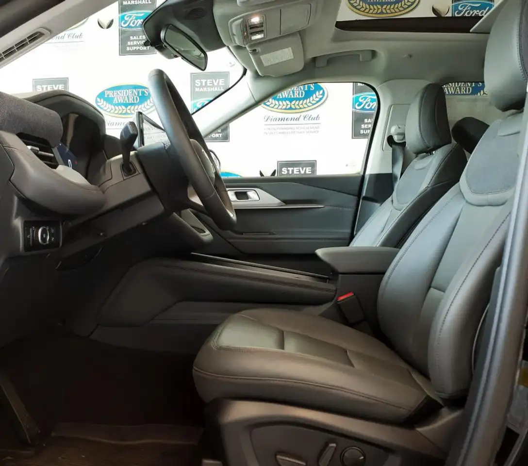 Ford Explorer снимка Ford Explorer