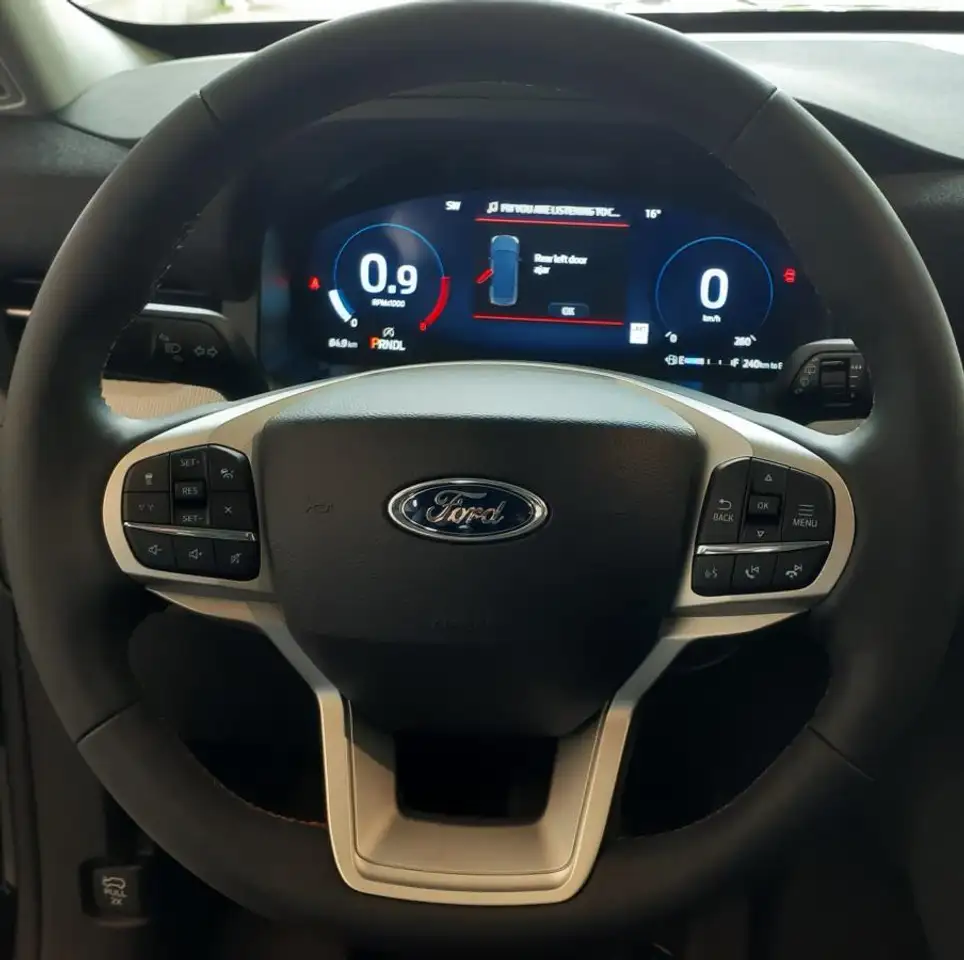 Ford Explorer снимка Ford Explorer