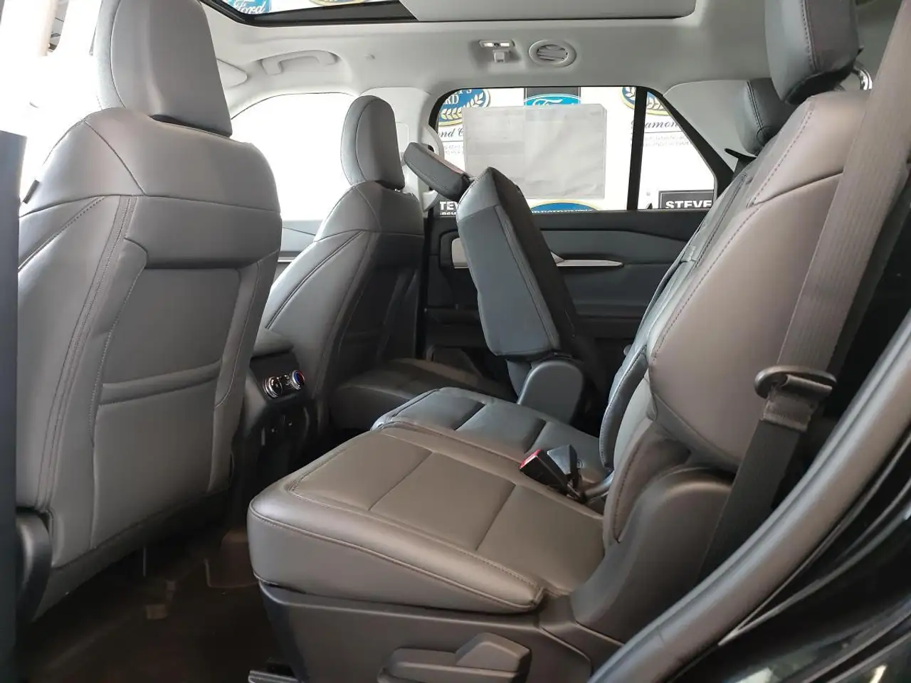 Ford Explorer снимка Ford Explorer
