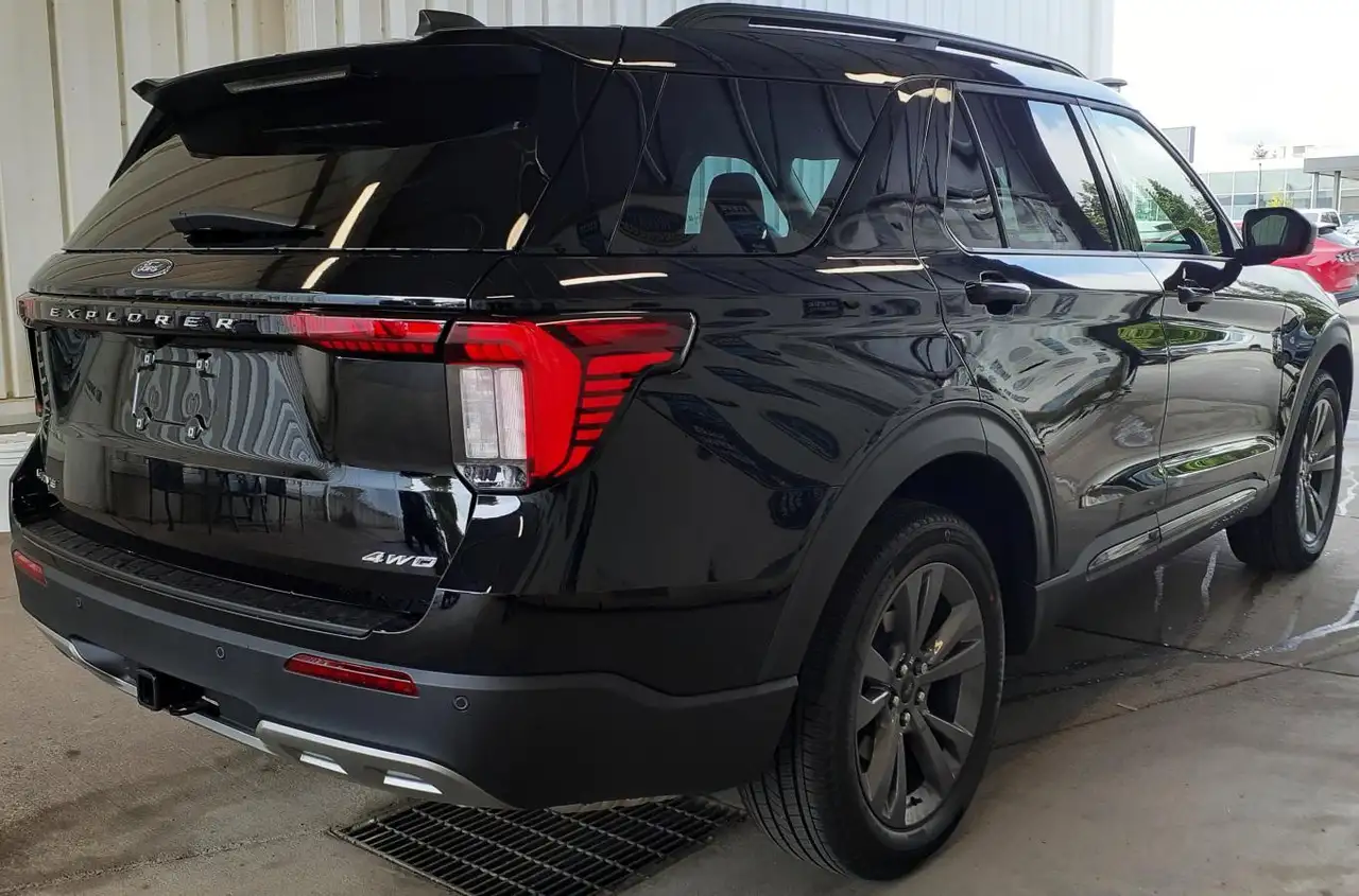 Ford Explorer снимка Ford Explorer