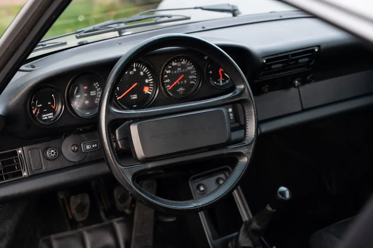 Porsche 911 3.2 Carrera Club Sport - 1 of 340, foto 10