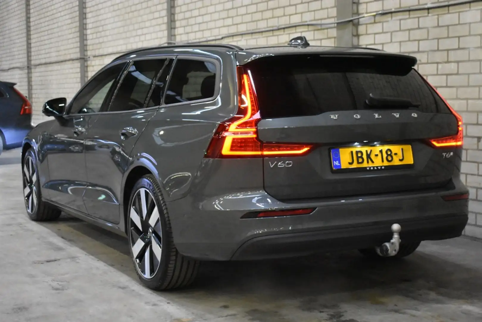Volvo V60 T6 350PK AWD Core Business Edition | Trekhaak | Le Vert - 2