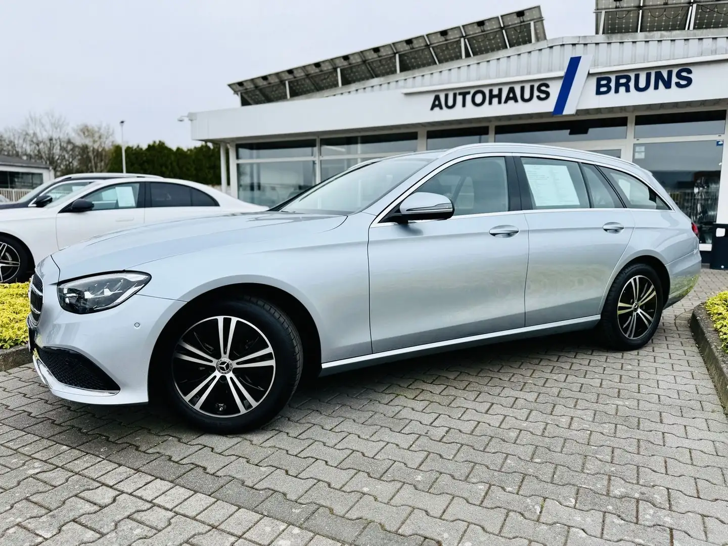 Mercedes-Benz E 220 T d AVANTGARDE, RFK, LED, Totw., Spur, SHZ, EasyPa Silber - 2