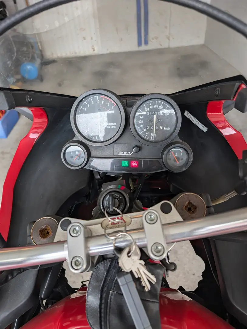 Kawasaki GPZ 900 R Rouge - 2