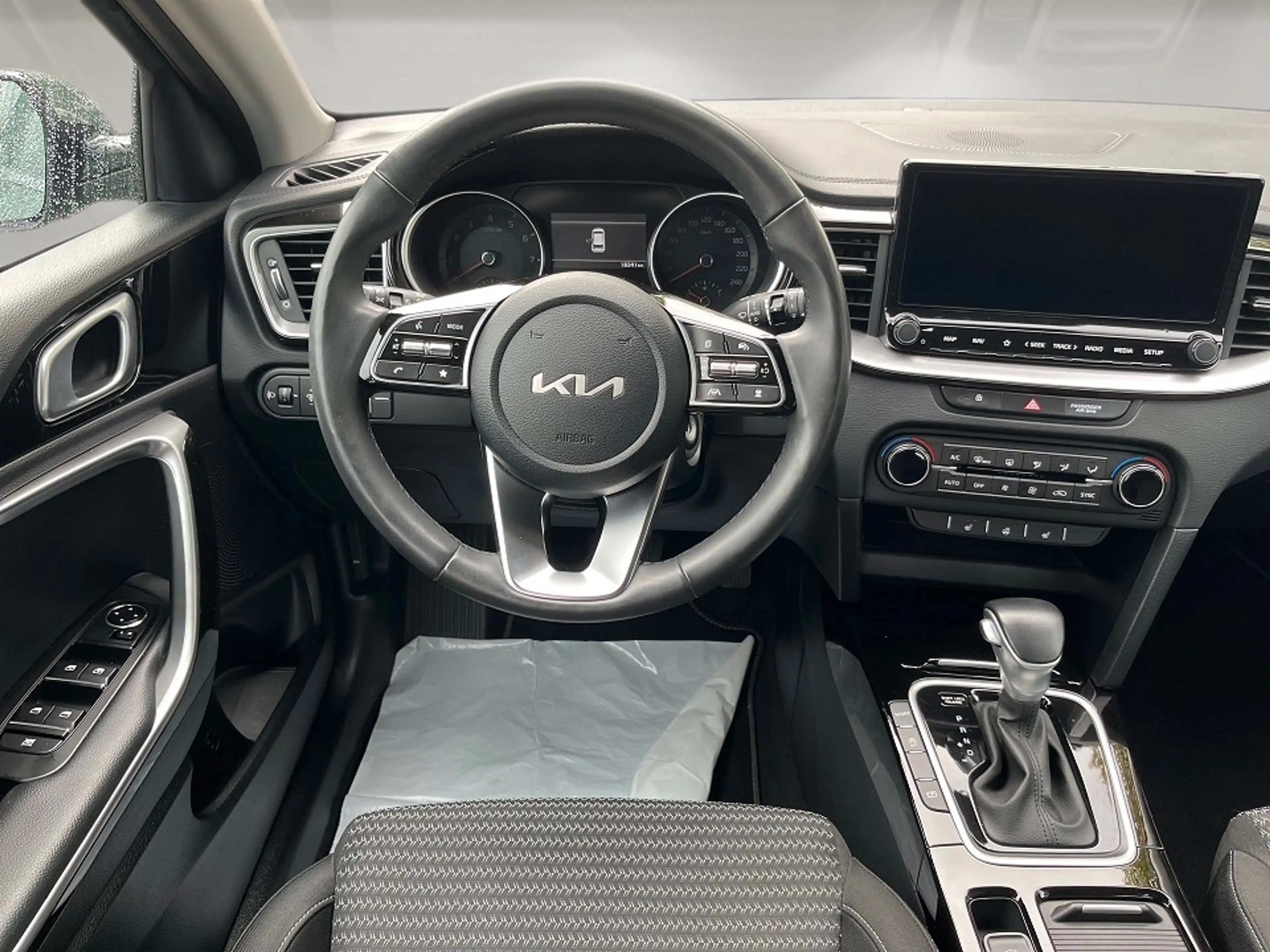 Kia Ceed / cee'd 1.5T DCT7 Vision Navi Kamera ACC Komfort-Paket — photo 12