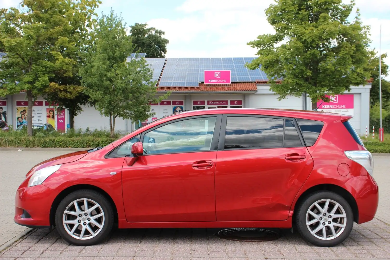 Toyota Verso 1.8i # Navi # Alu # Tempomat # Klimaautom. Roşu - 2