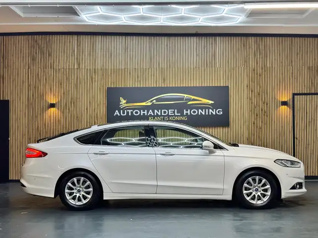 Ford Mondeo view 11