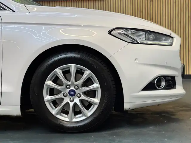 Ford Mondeo view 14