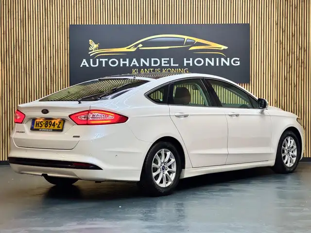 Ford Mondeo view 15