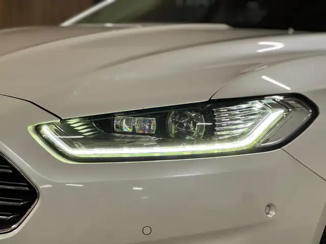 Ford Mondeo view 5