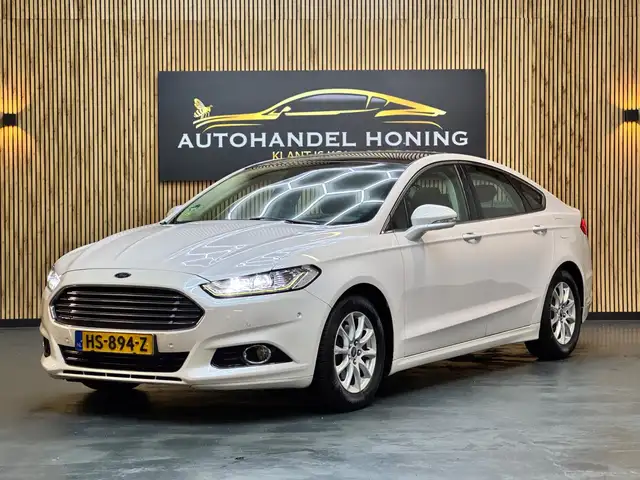 Ford Mondeo view 4