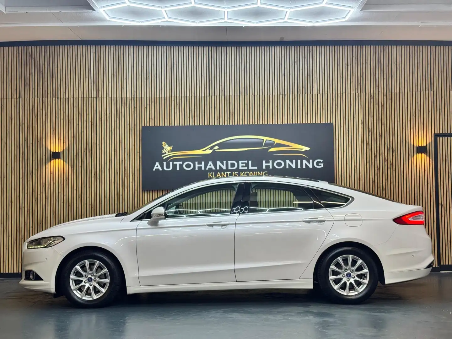 Ford Mondeo 1.5 TDCi Titanium|PANO|STUURVERW|LEDER|XENON|LED|N Wit - 2