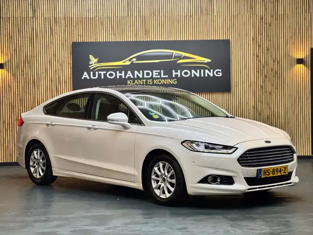 Ford Mondeo view 10