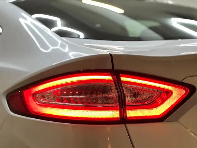 Ford Mondeo view 13