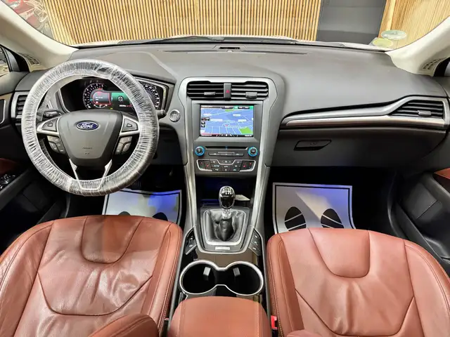 Ford Mondeo view 3